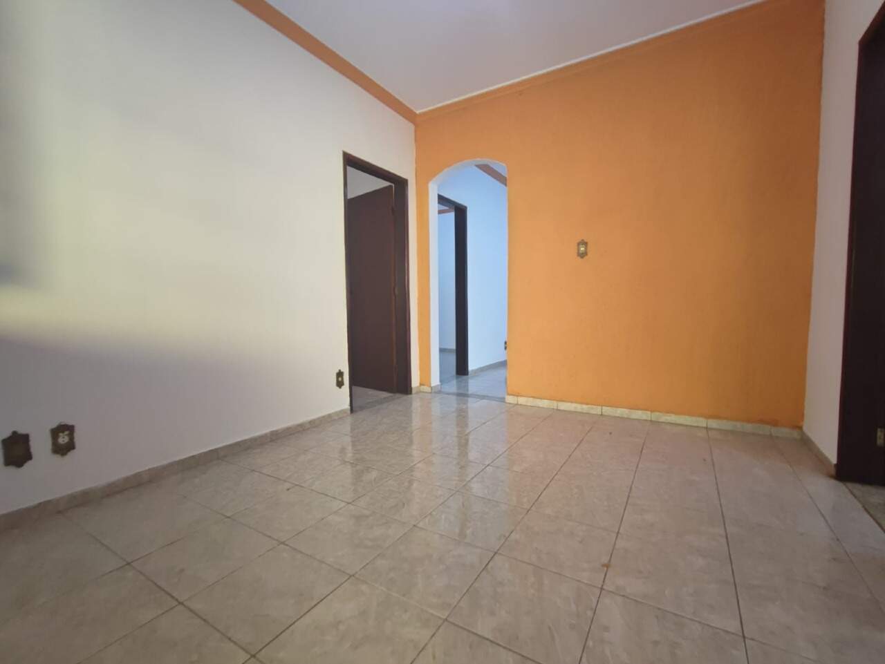 Casa para aluguel no Brasil Industrial: Casa para alugar, 03 quartos com suíte, Brasil Industrial - Barreiro/MG