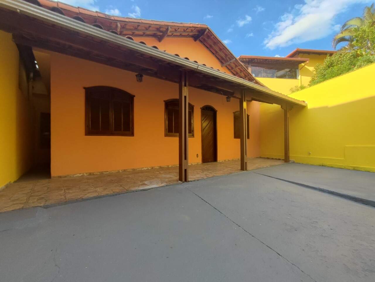 Casa para aluguel no Brasil Industrial: Casa para alugar, 03 quartos com suíte, Brasil Industrial - Barreiro/MG