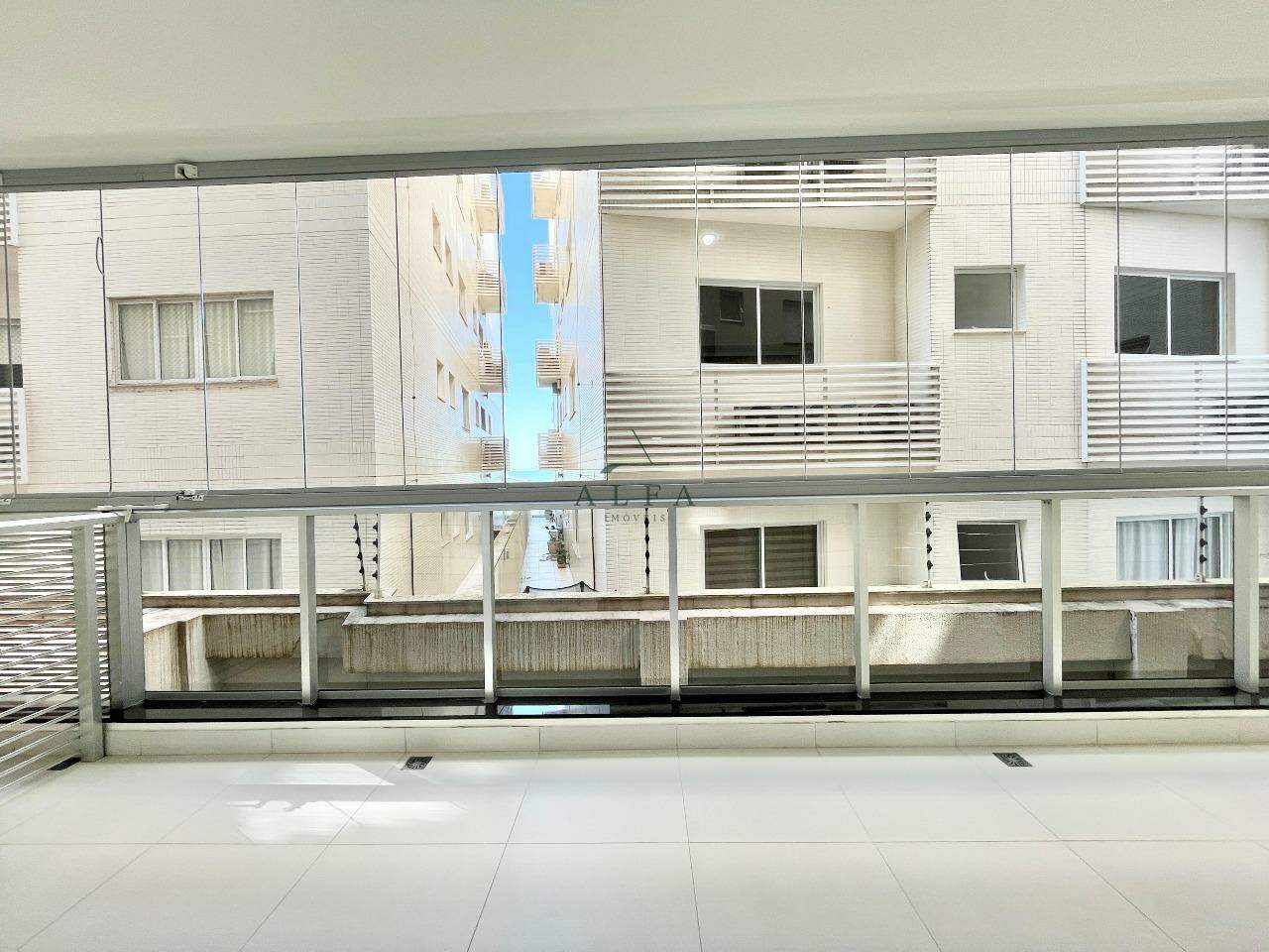 Apartamento à venda no ENSEADA AZUL: Apartamento quarto e sala à venda na Enseada Azul, Guarapari Es.