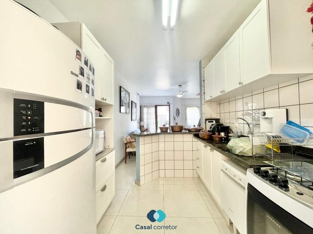 Casa à venda no ENSEADA AZUL: Casa em condomínio à venda na Enseada Azul, Guarapari Es.