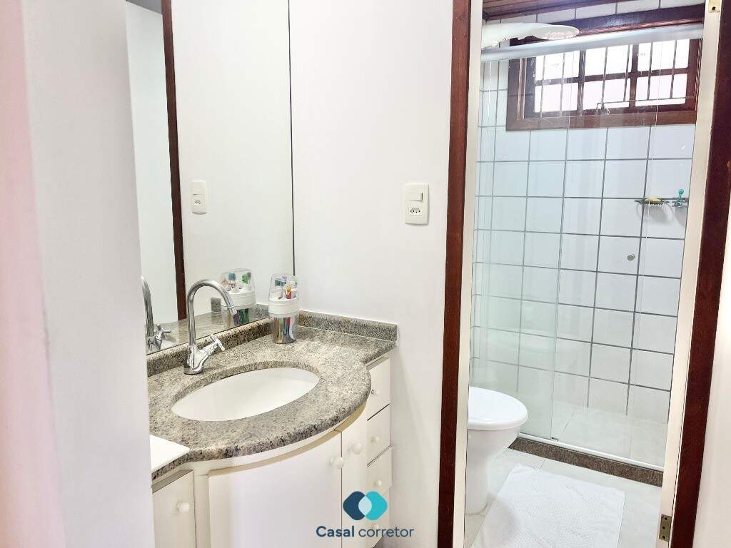 Casa à venda no ENSEADA AZUL: Casa em condomínio à venda na Enseada Azul, Guarapari Es.