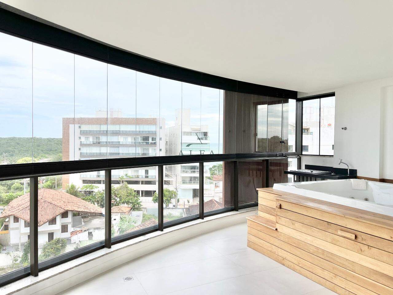 Apartamento à venda no ENSEADA AZUL: Apartamento de 3 suítes à venda na Enseada Azul, GuarapariEs.