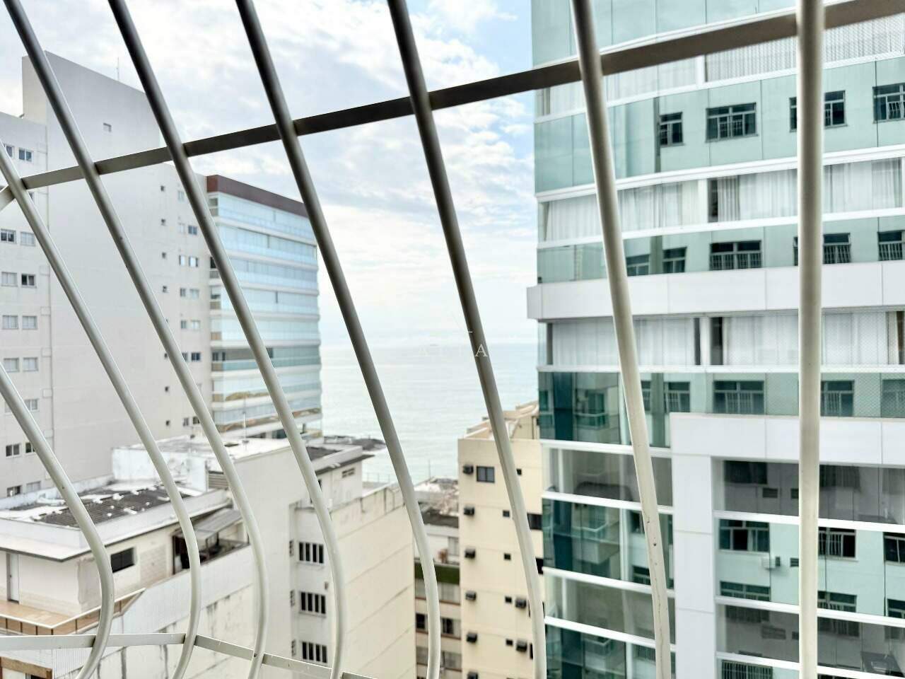 Apartamento para aluguel no Centro: Apartamento locaçâo Anual no Centro de Guarapari Es.