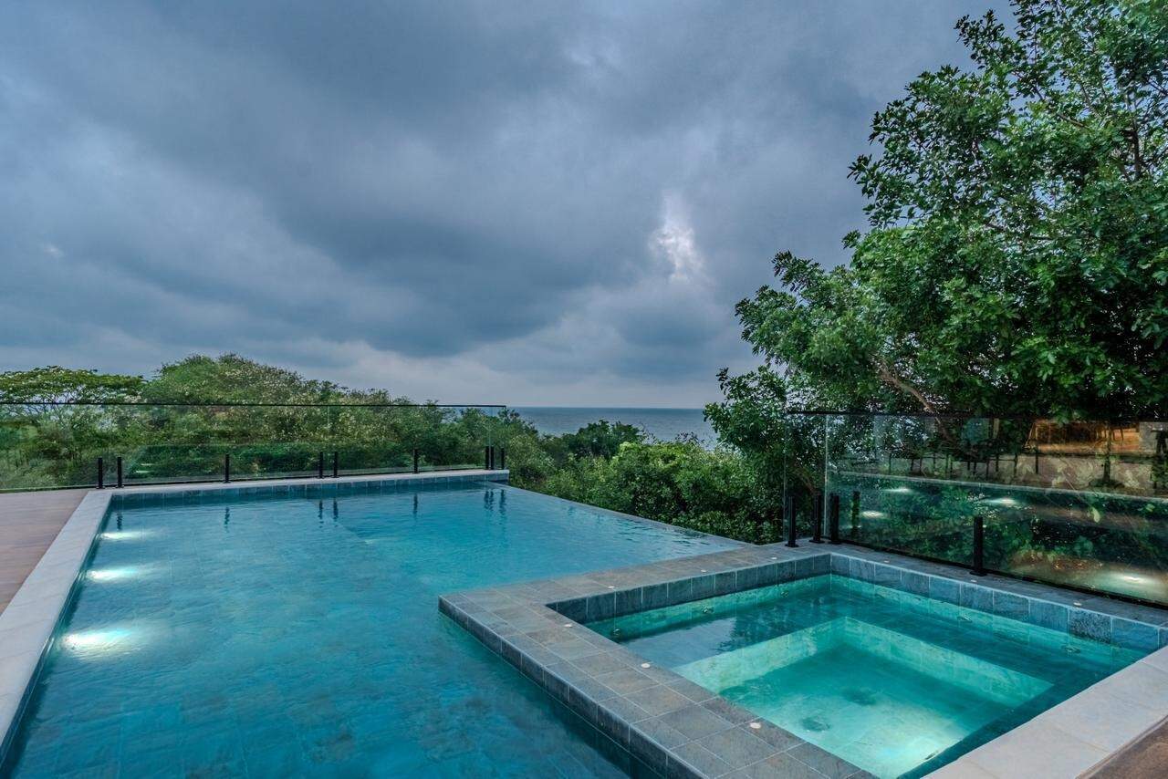 Casa à venda no PRAIA DOS COQUEIROS: Casa Alto padrão à venda em Praia dos Coqueiros Anchieta. Es