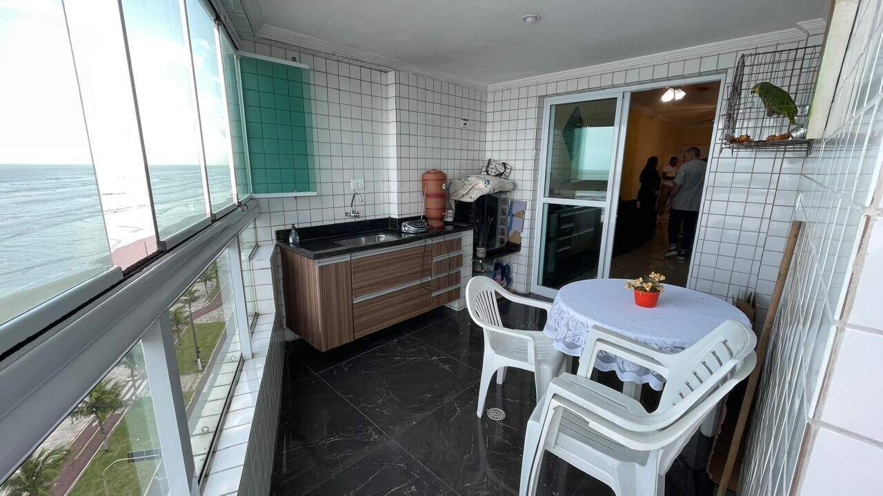 Apartamento à venda no Solemar: 