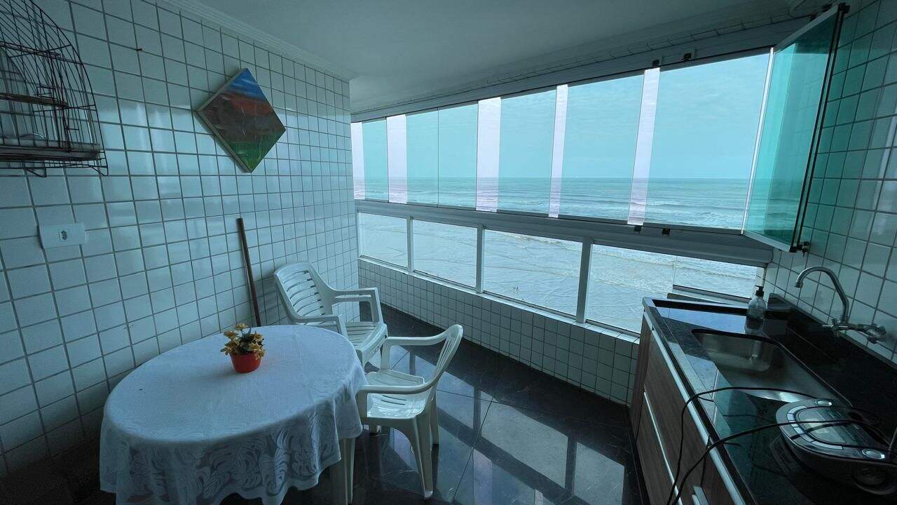 Apartamento à venda no Solemar: 