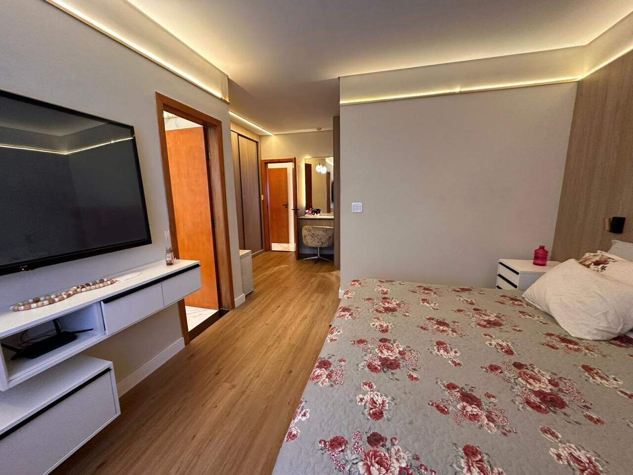 Casa à venda no Canto do Forte: 