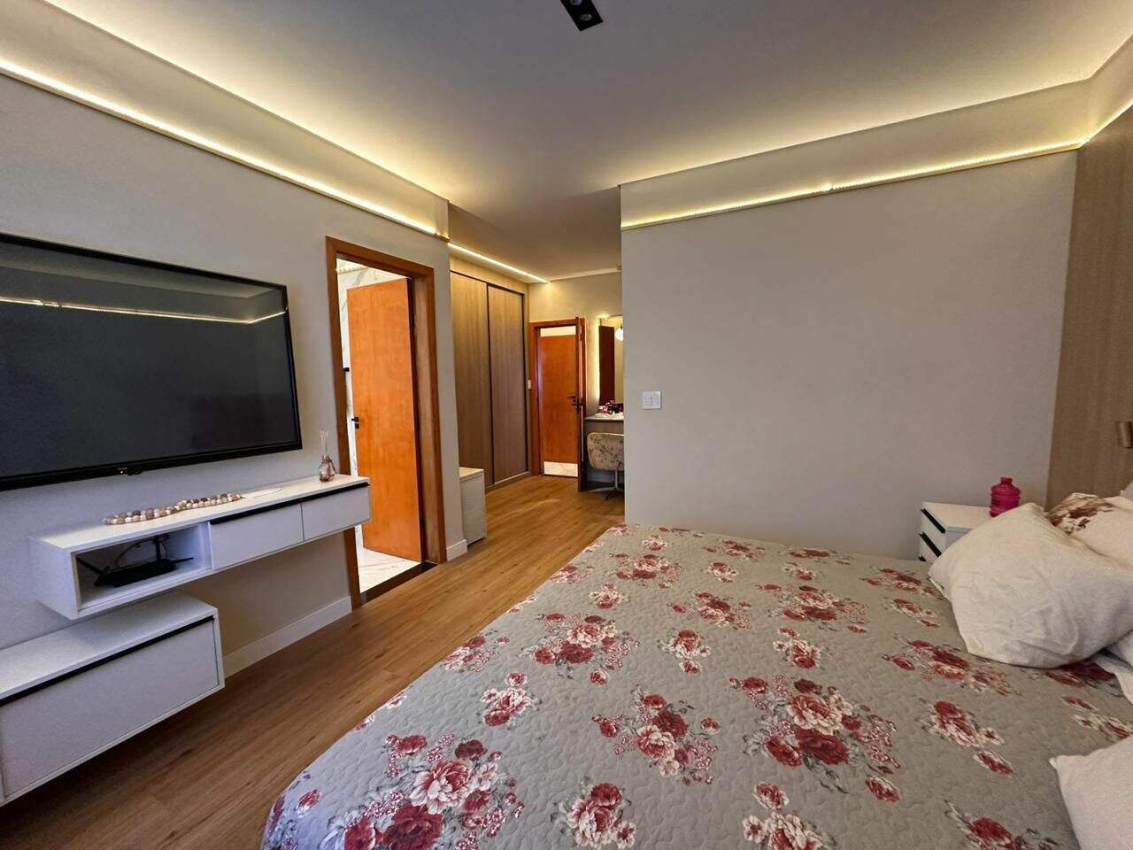 Casa à venda no Canto do Forte: 