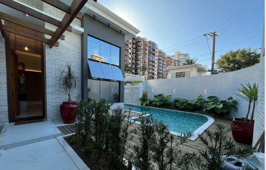 Casa à venda no Canto do Forte: 