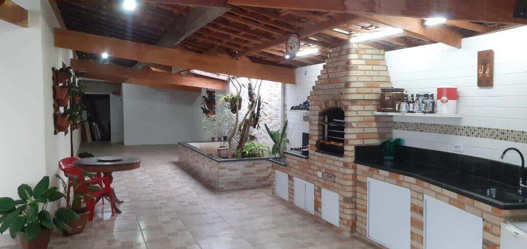 Casa à venda no Canto do Forte: 