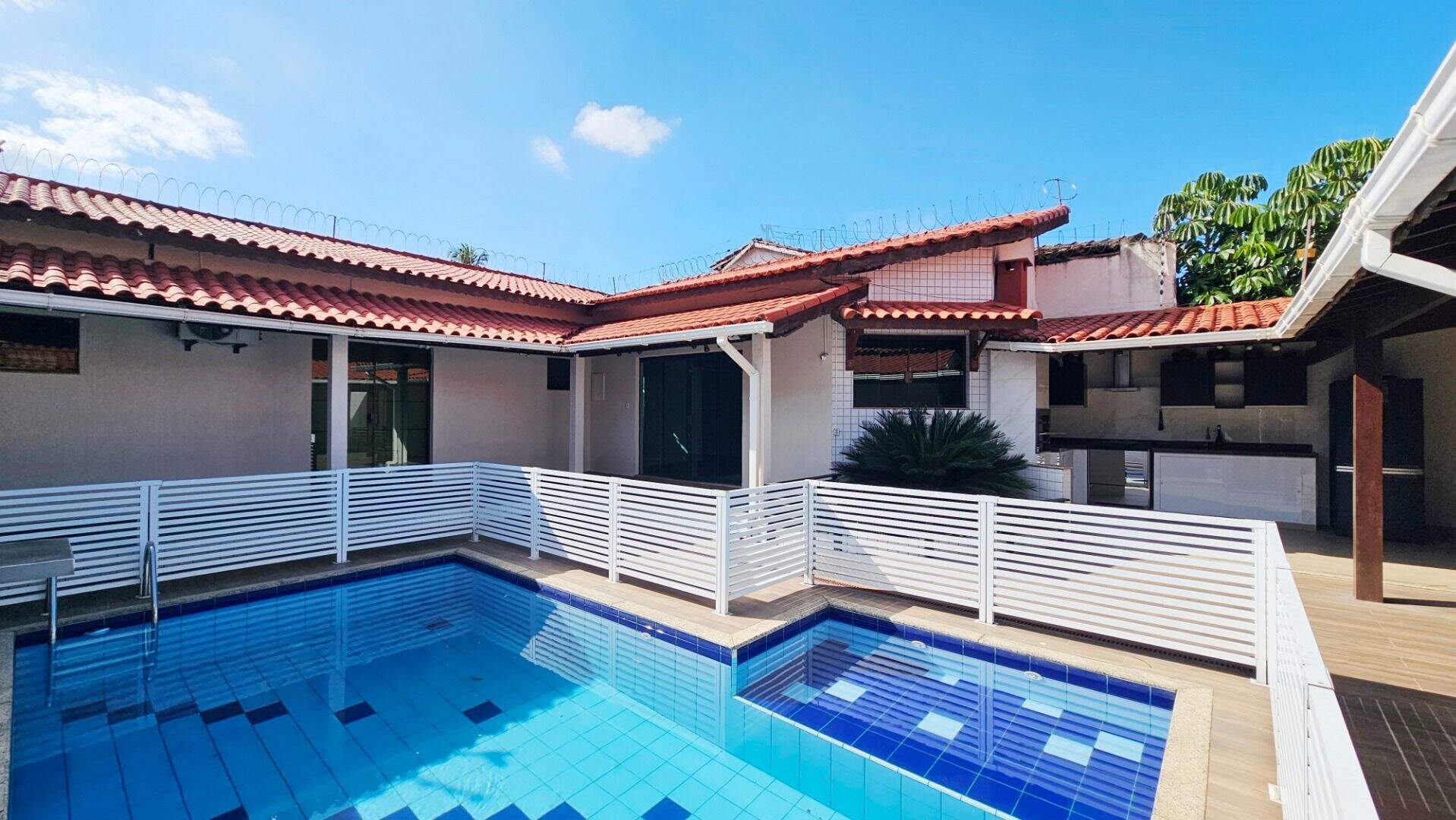 Casa à venda no Canto do Forte: 