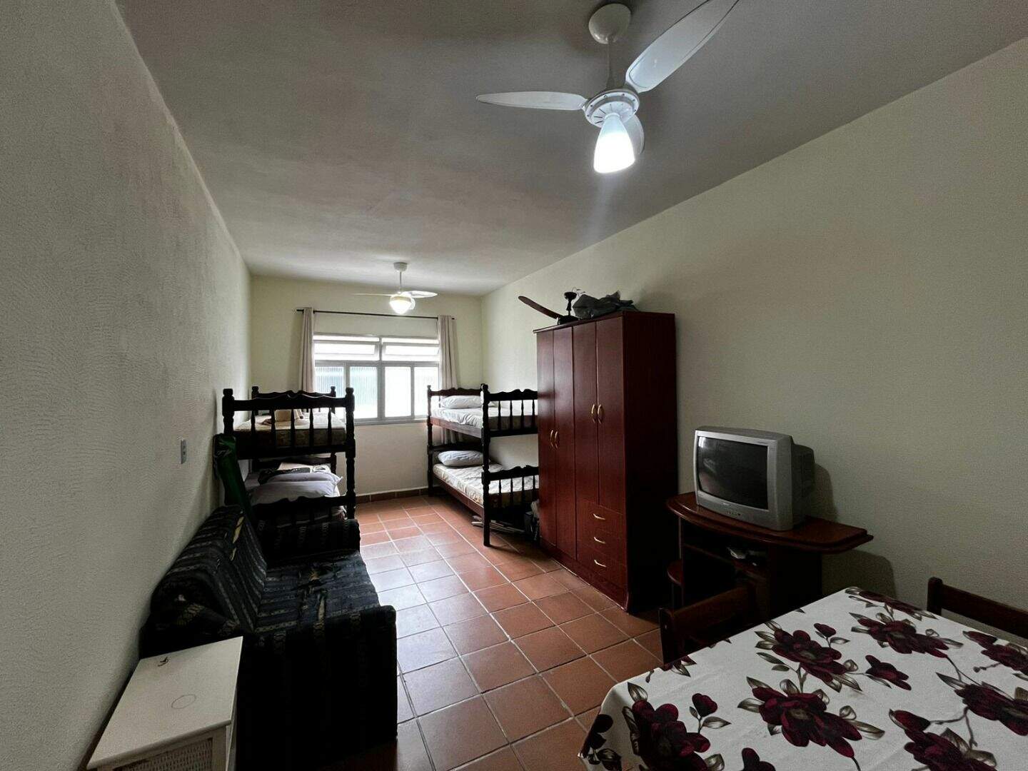 Kitnet à venda no Canto do Forte: 
