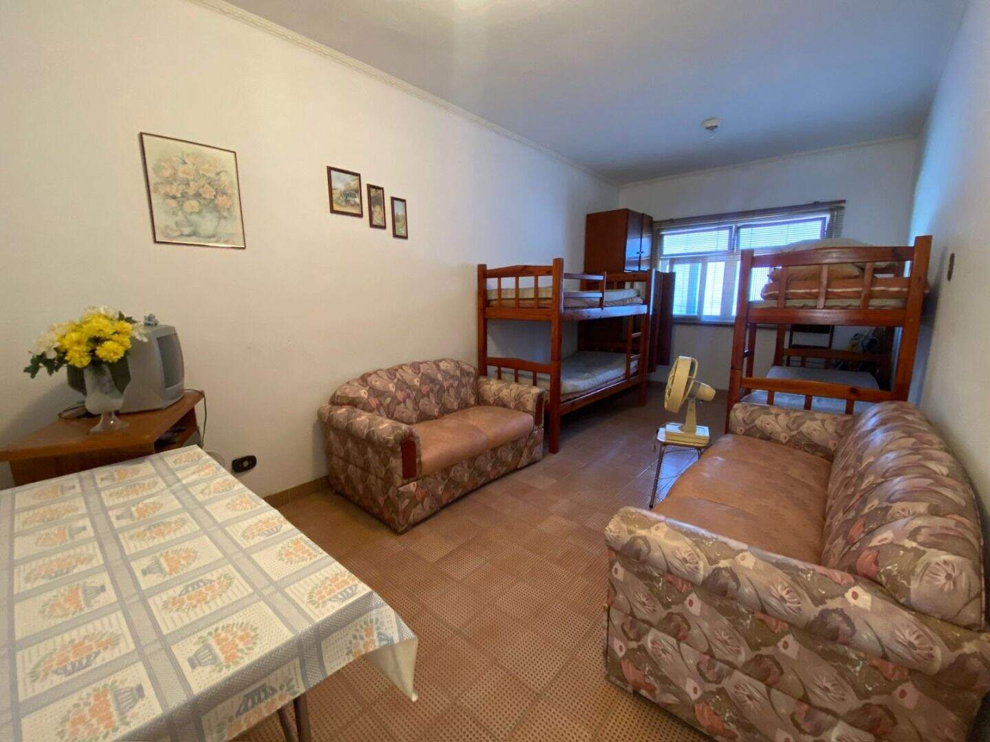 Kitnet à venda no Canto do Forte: 