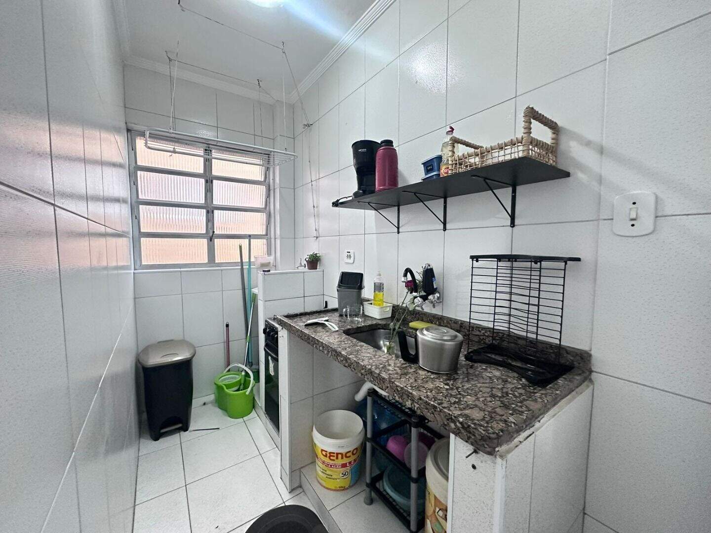 Kitnet à venda no Canto do Forte: 