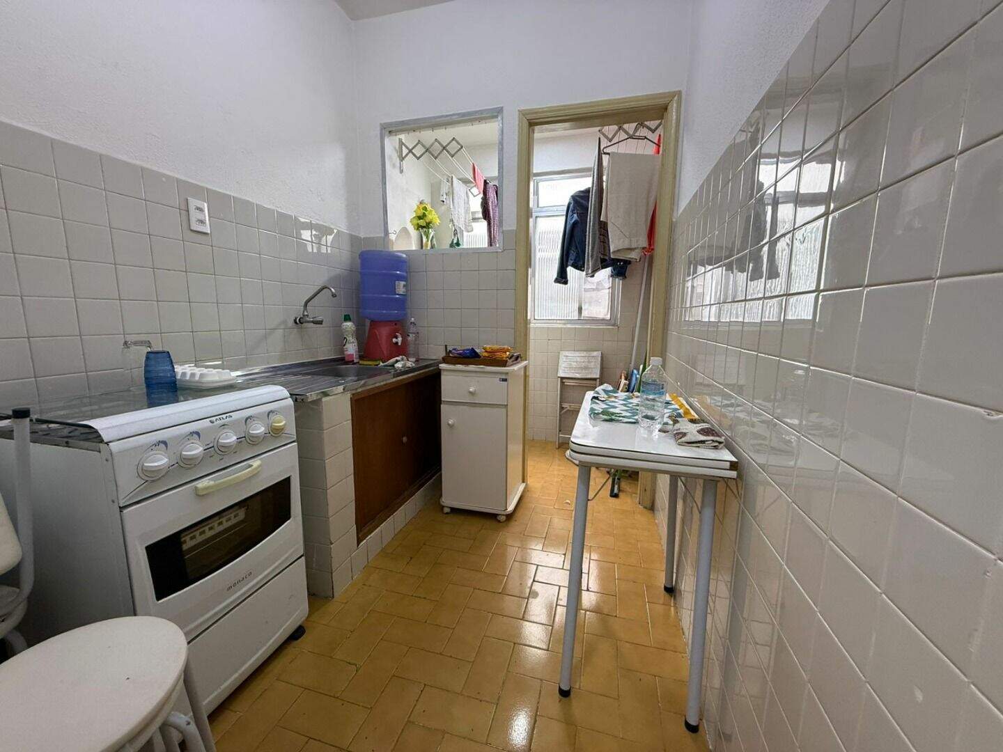 Kitnet à venda no Canto do Forte: 