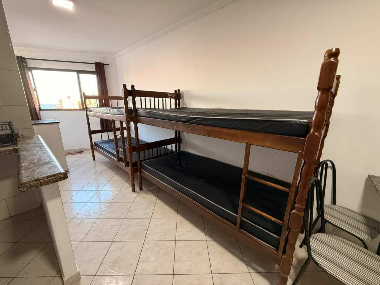 Kitnet à venda no Tupi: 