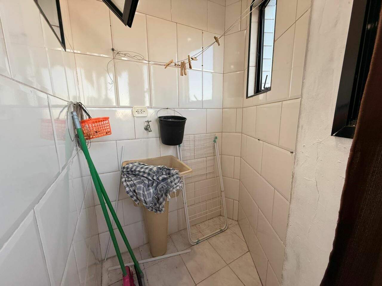 Kitnet à venda no Tupi: 