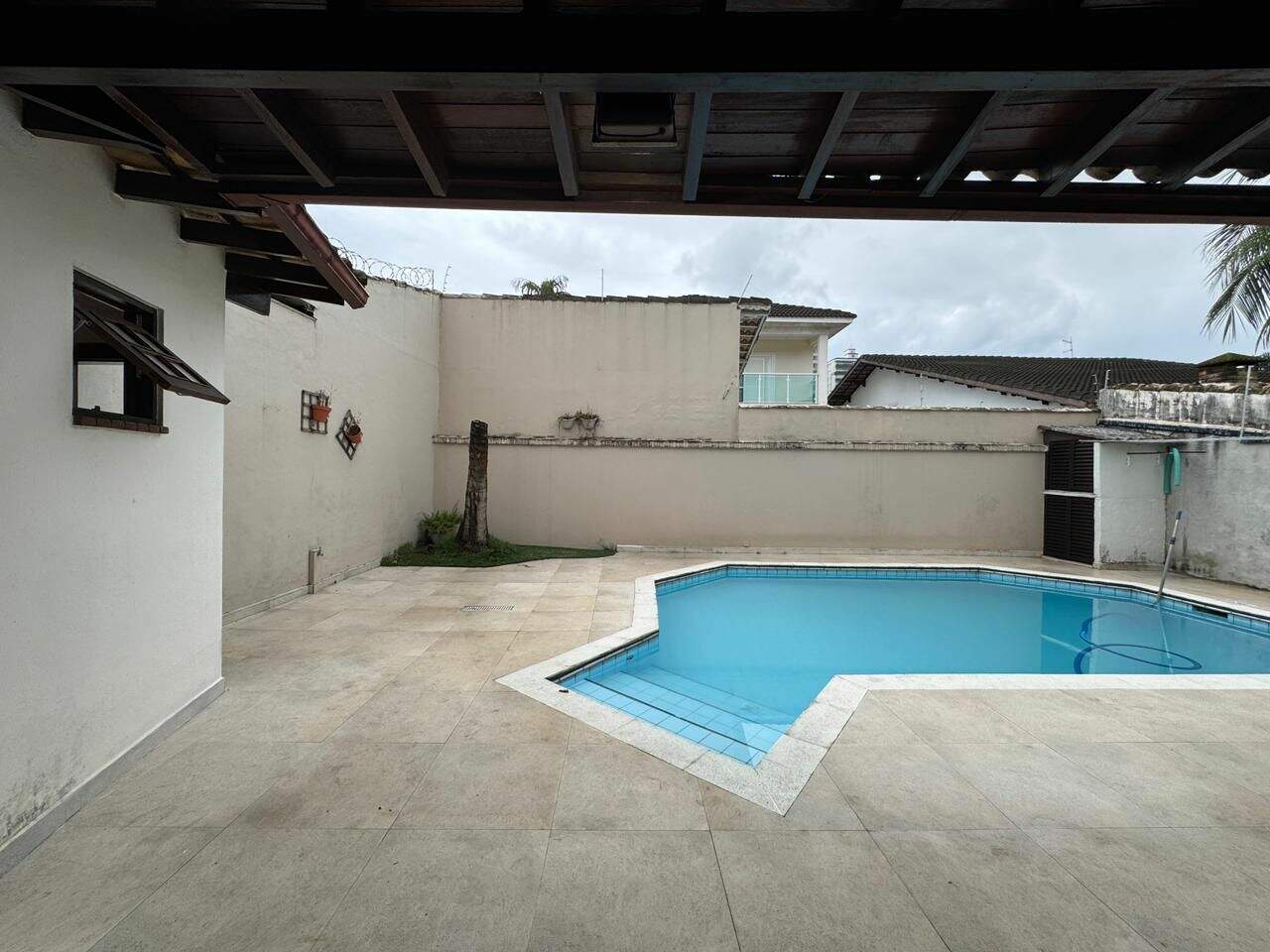 Sobrado à venda no Canto do Forte: 