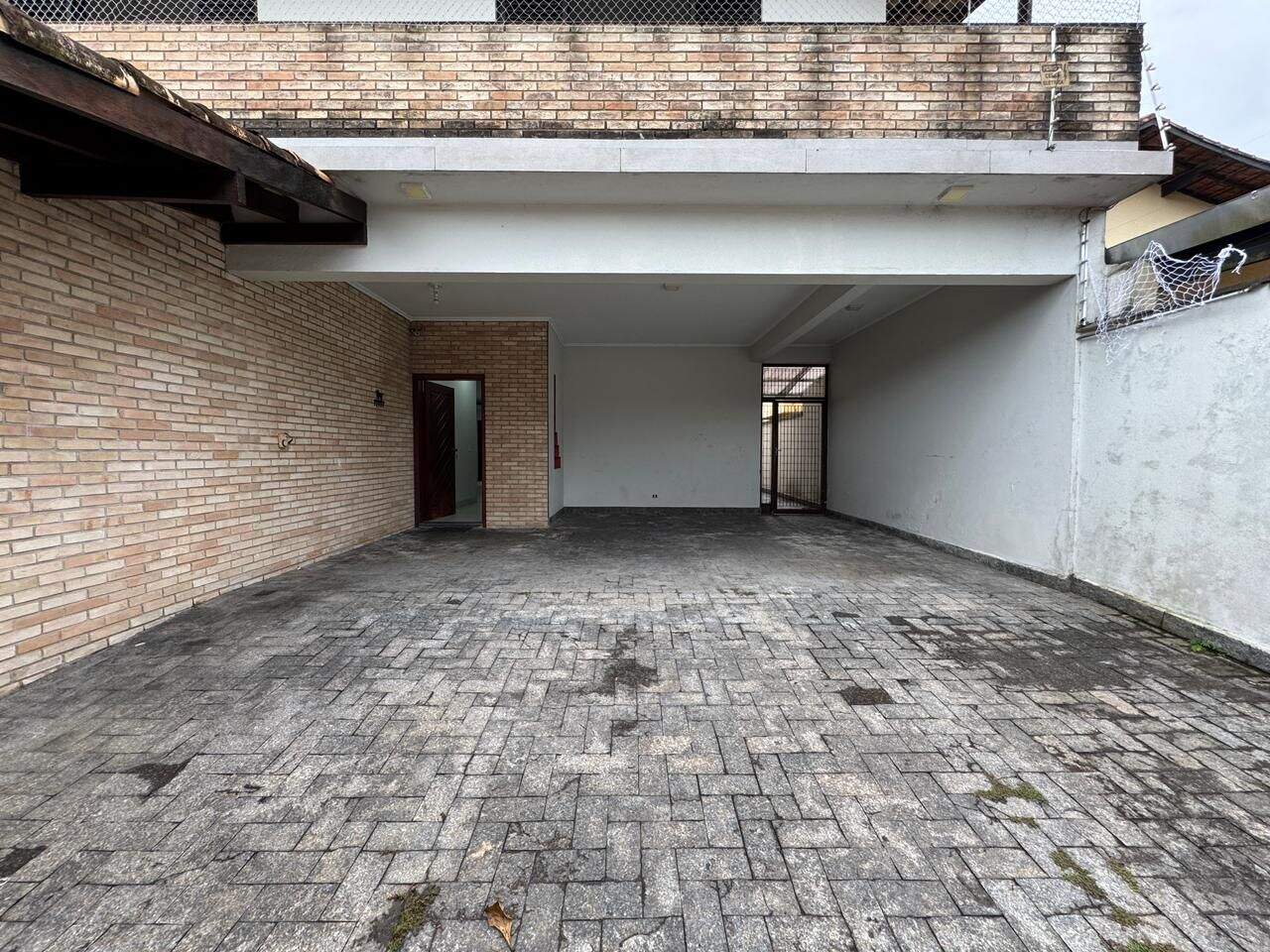 Sobrado à venda no Canto do Forte: 