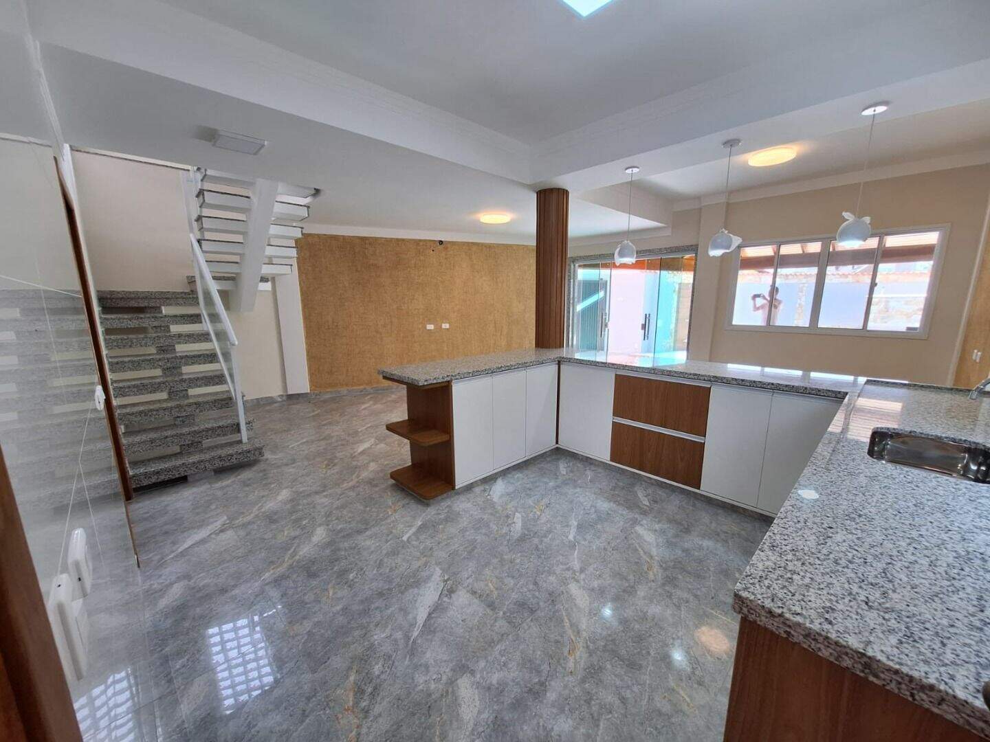 Sobrado à venda no Balneário Flórida: 