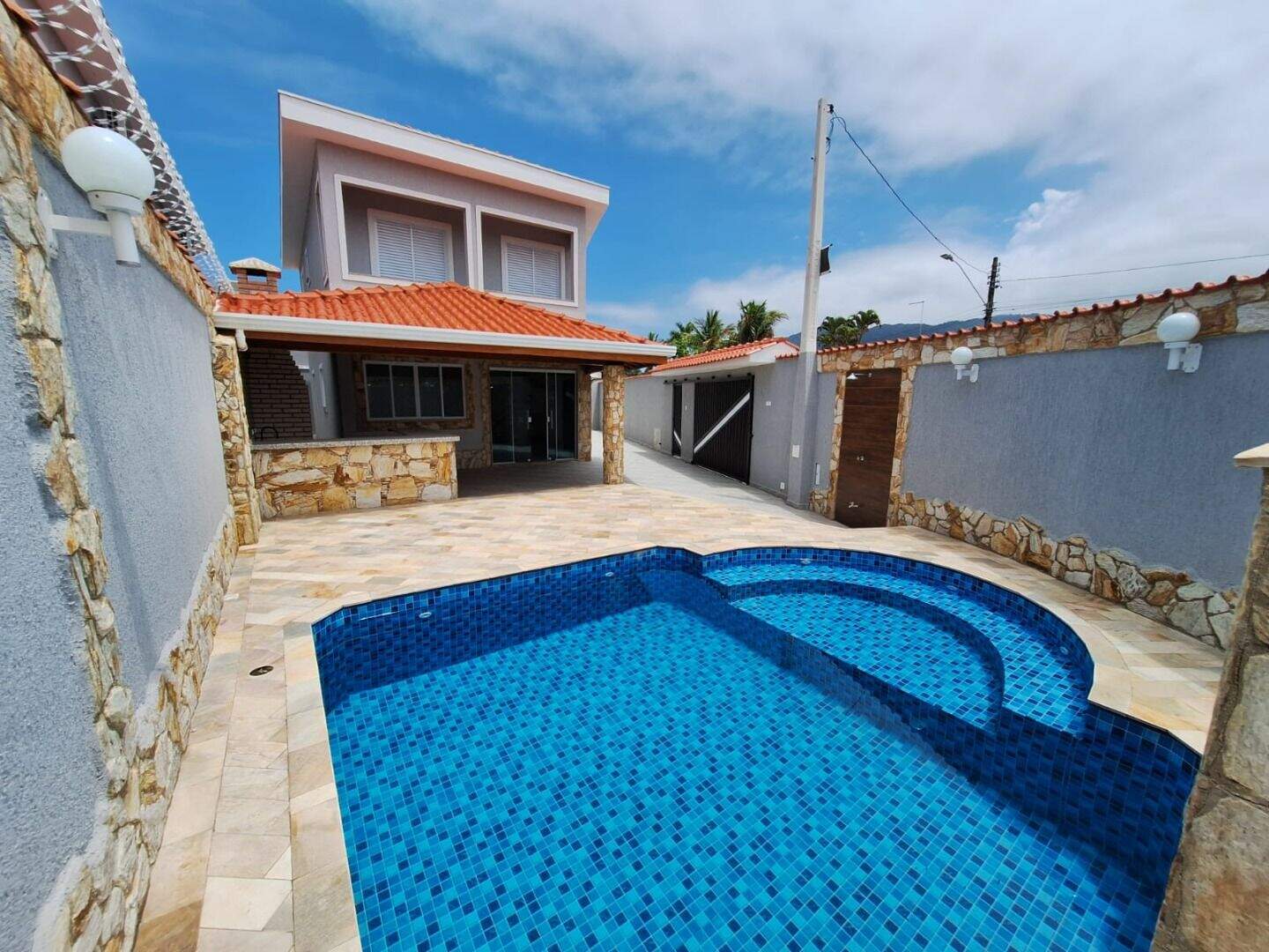Sobrado à venda no Balneário Flórida: 