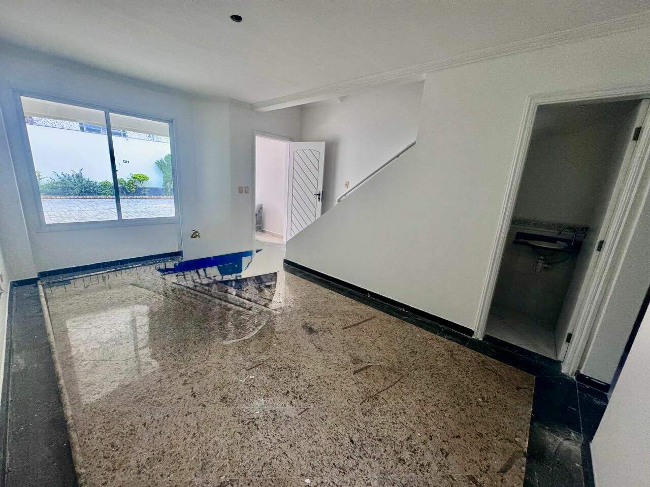 Sobrado à venda no Canto do Forte: 