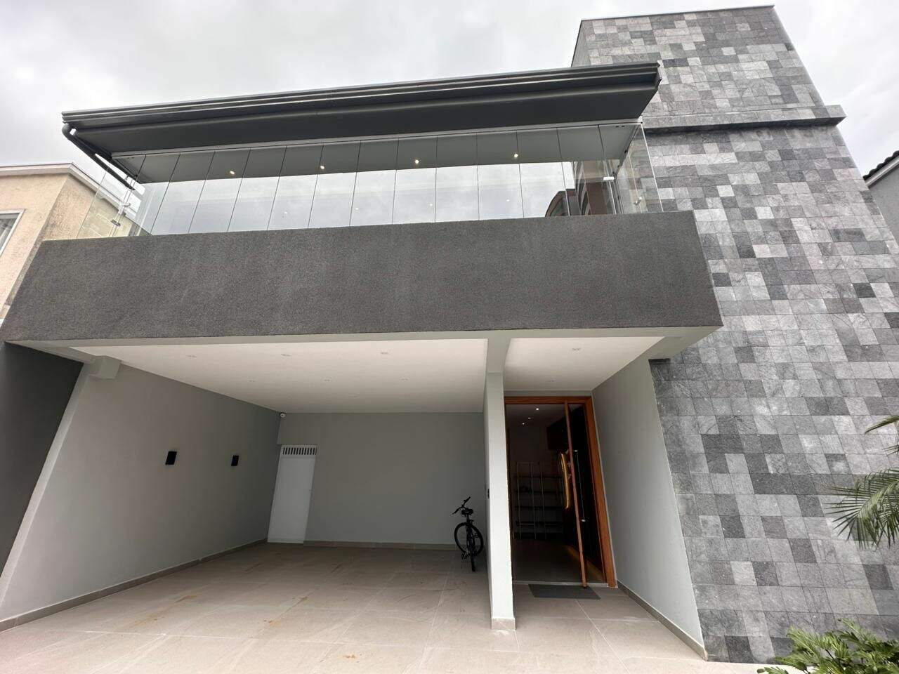 Sobrado à venda no Canto do Forte: 