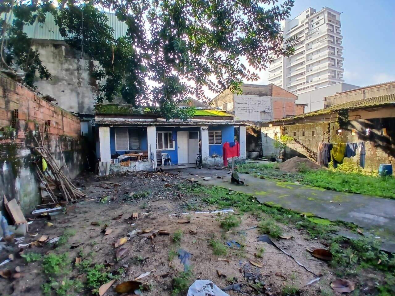 Terreno à venda no Canto do Forte: 