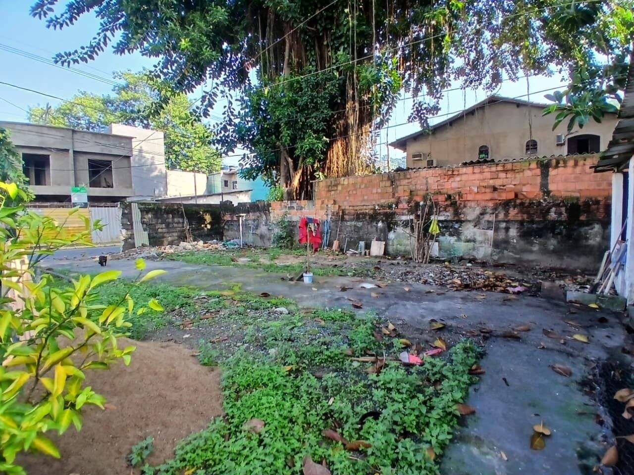 Terreno à venda no Canto do Forte: 