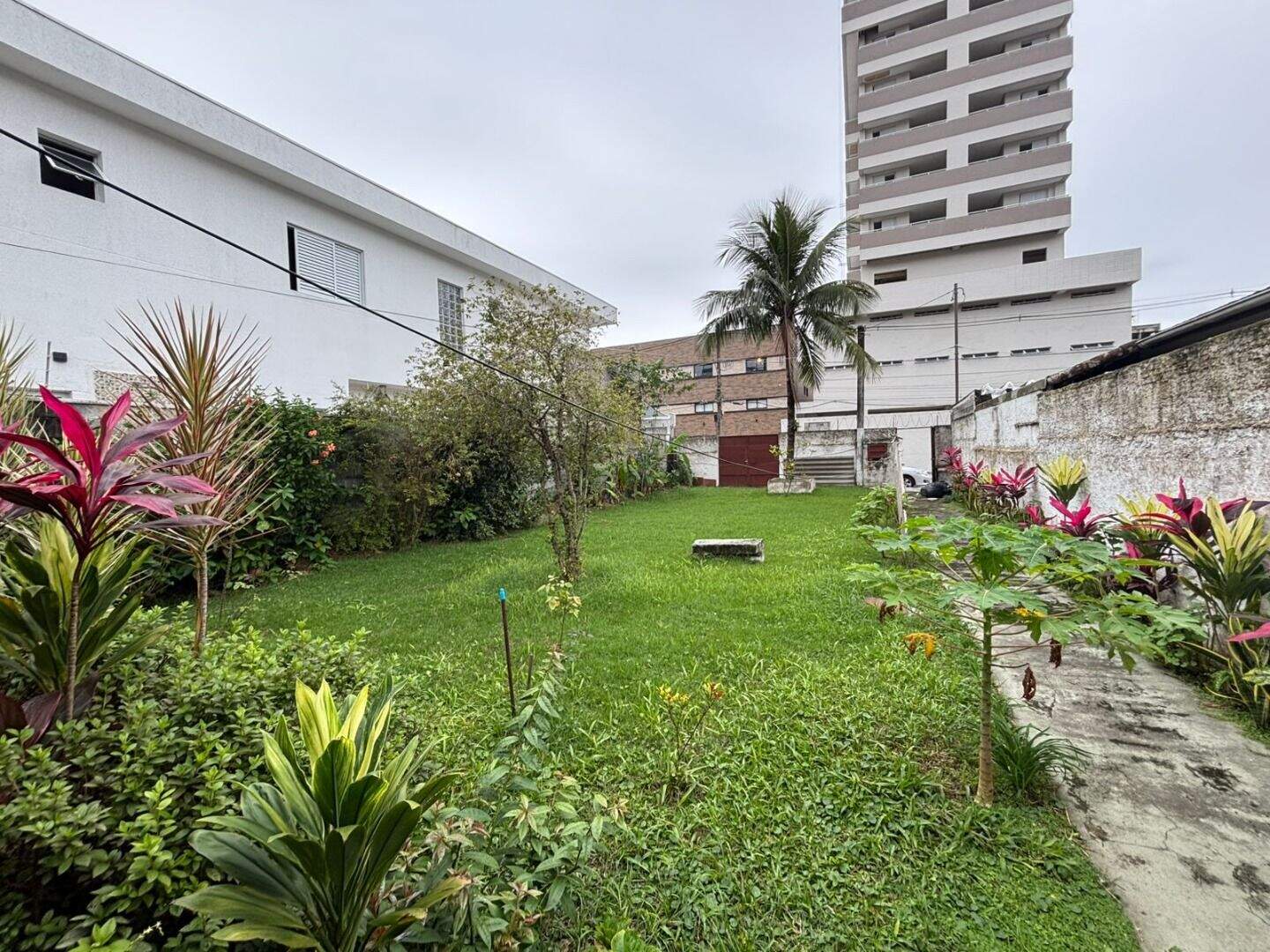 Terreno à venda no Canto do Forte: 
