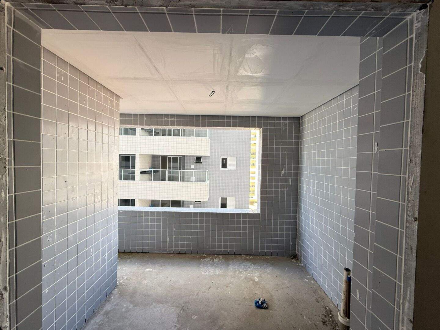 Apartamento à venda no Caiçara: Fotos da obra, previsão de entrega em fevereiro de 2026.