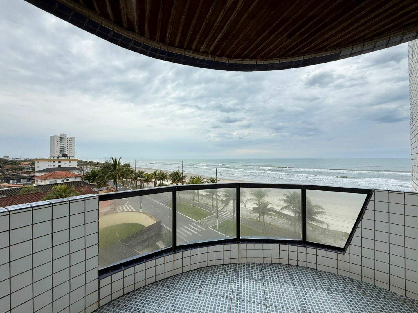 Apartamento à venda no Solemar: 