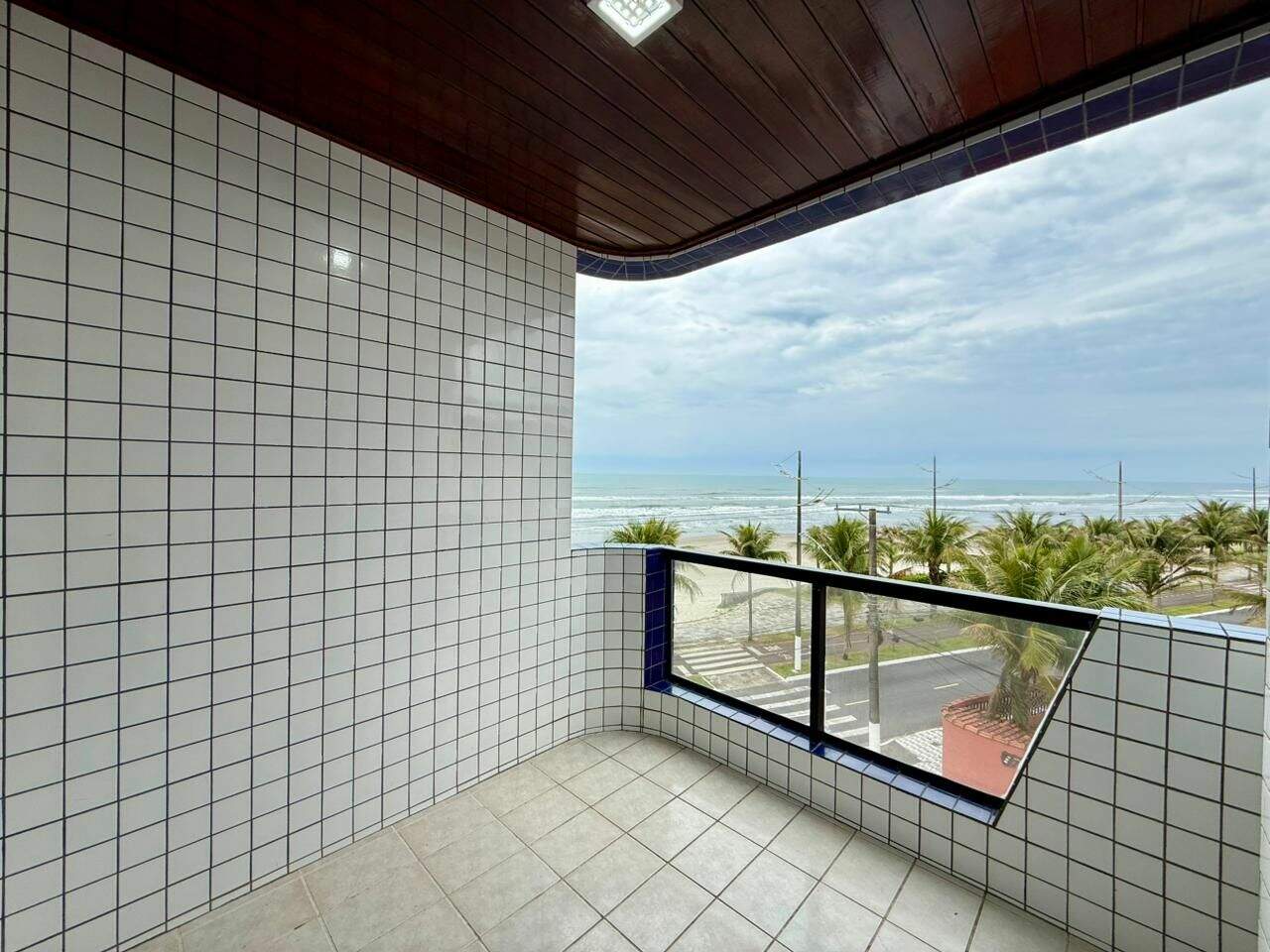 Apartamento à venda no Solemar: 