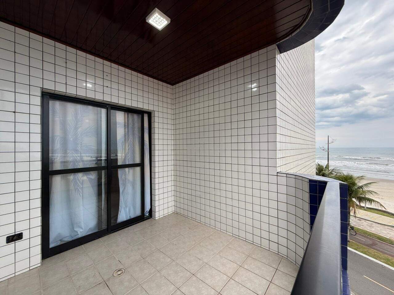 Apartamento à venda no Solemar: 
