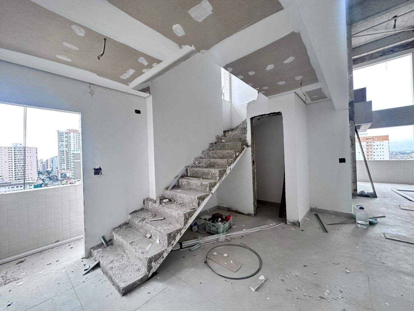 Apartamento Duplex à venda no Canto do Forte: 