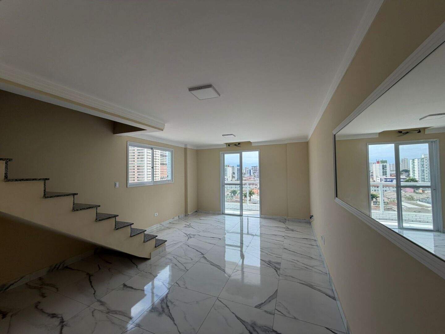 Apartamento Duplex à venda no Canto do Forte: 