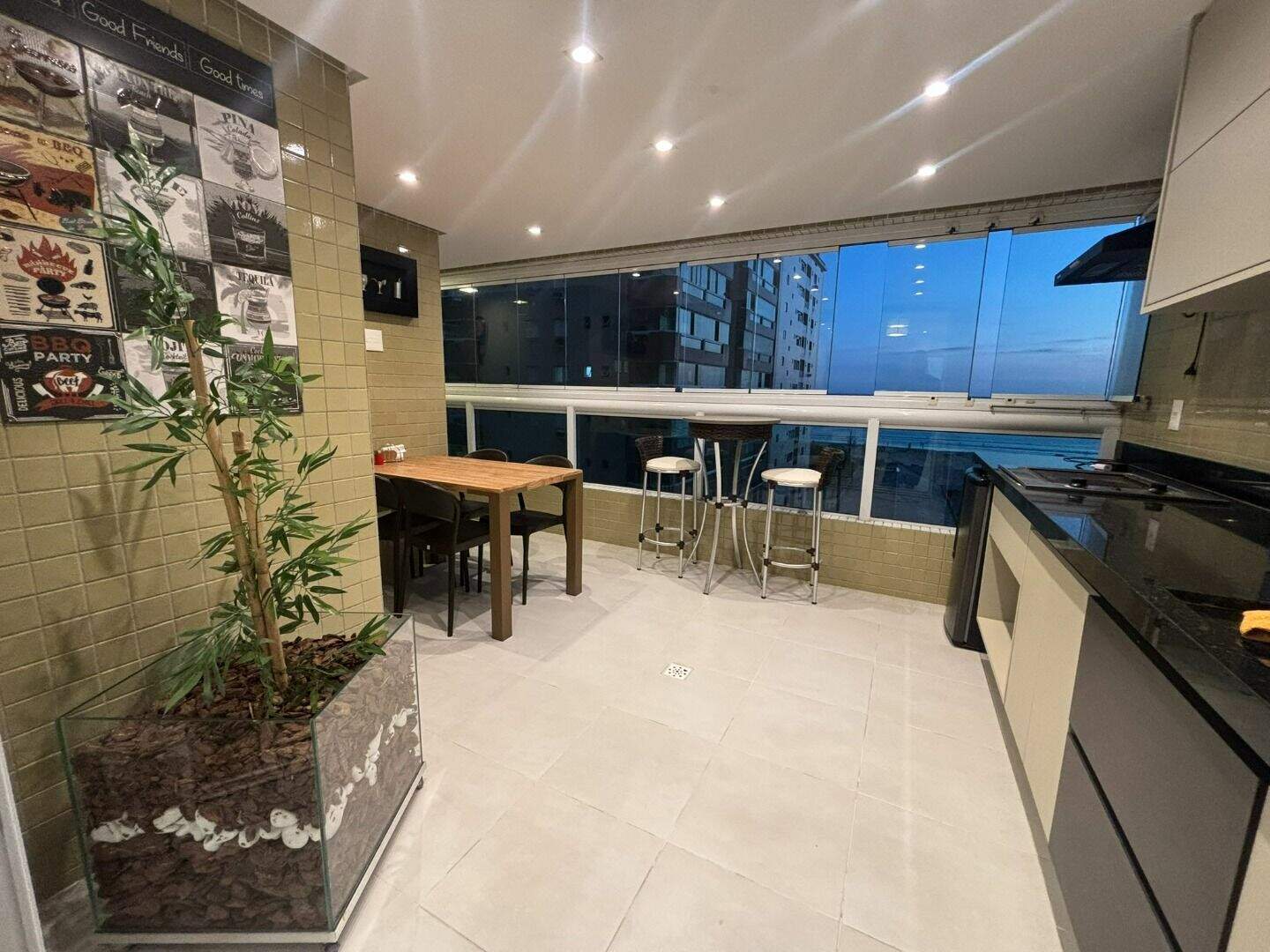 Apartamento à venda no Canto do Forte: 
