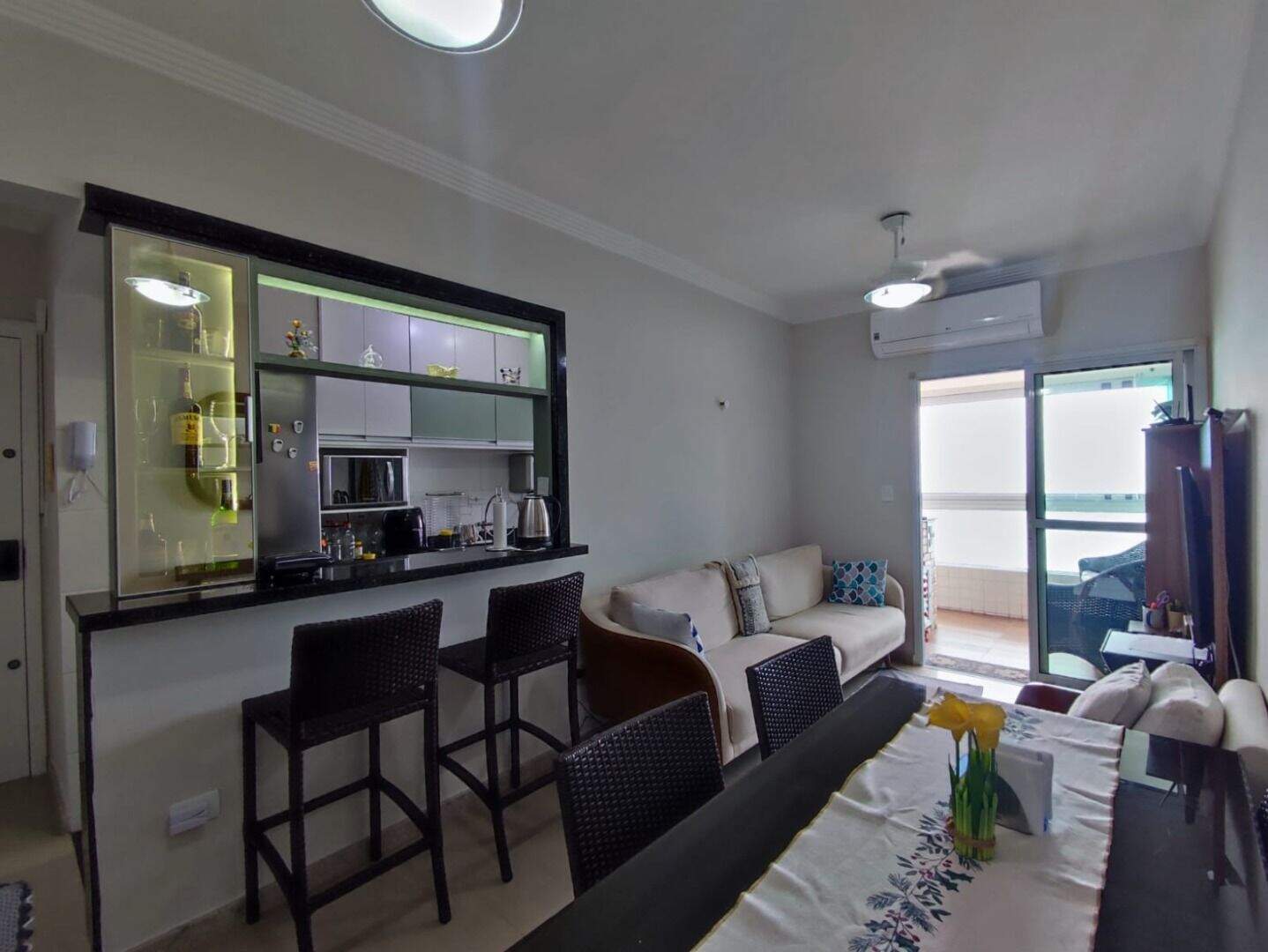 Apartamento à venda no Solemar: 