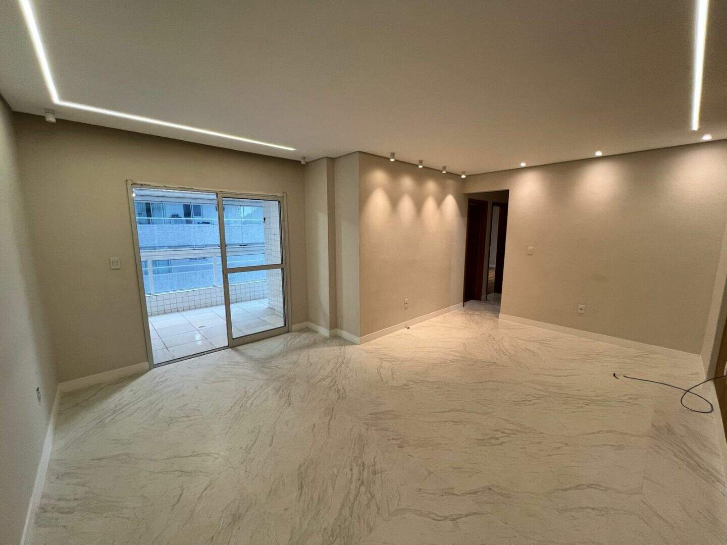 Apartamento à venda no Canto do Forte: 