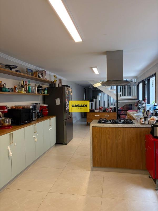 Sobrado para à venda no bairro Anchieta, São Bernardo do Campo - Casari Imóveis: 