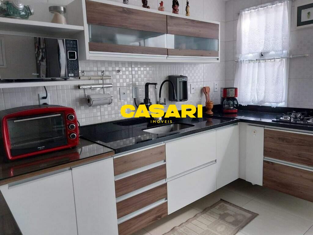 Sobrado para à venda no bairro Jordanópolis, São Bernardo do Campo - Casari Imóveis: 