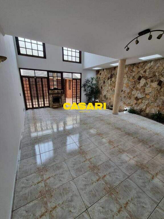 Sobrado para à venda no bairro Jordanópolis, São Bernardo do Campo - Casari Imóveis: 