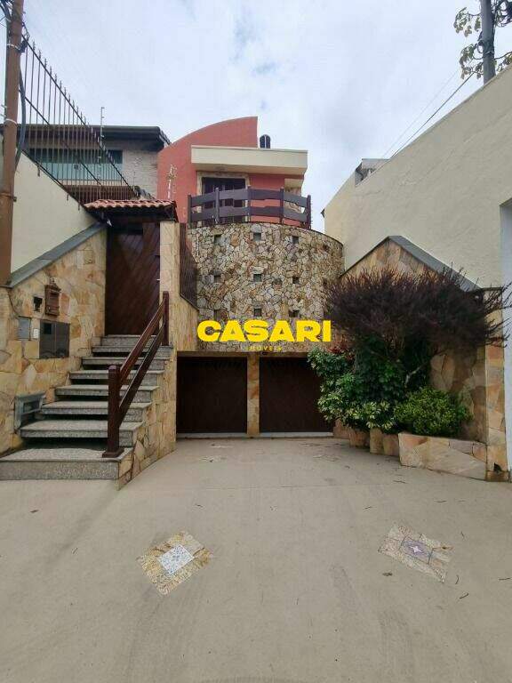 Sobrado para à venda no bairro Jordanópolis, São Bernardo do Campo - Casari Imóveis: 
