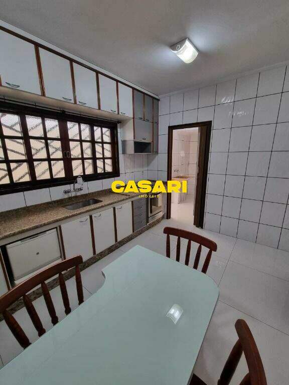 Sobrado para à venda no bairro Jordanópolis, São Bernardo do Campo - Casari Imóveis: 