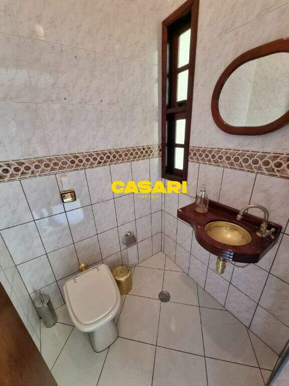 Sobrado para à venda no bairro Jordanópolis, São Bernardo do Campo - Casari Imóveis: 