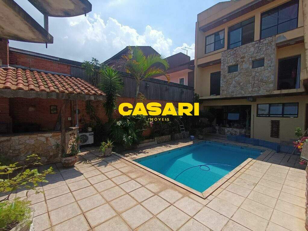 Sobrado à venda no Dos Casa: 