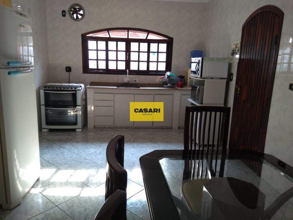 Sobrado à venda com 3 quartos quartos e 219 m² no bairro Jardim Stella, Santo André - Casari Imóveis: 