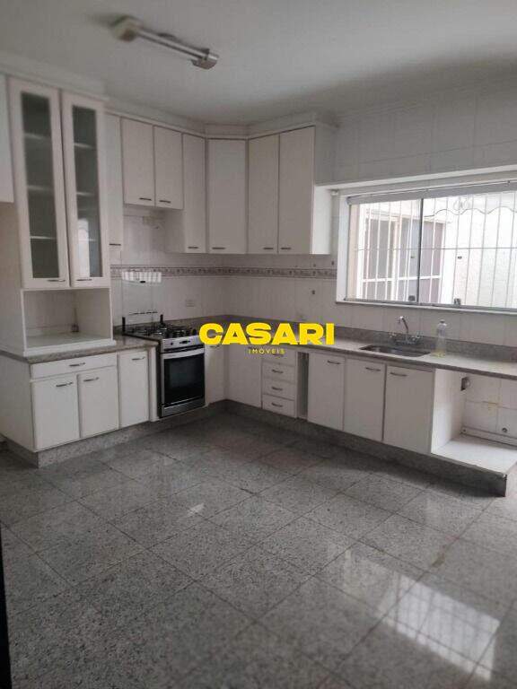 Sobrado para para aluguel no bairro Rudge Ramos, São Bernardo do Campo - Casari Imóveis: 