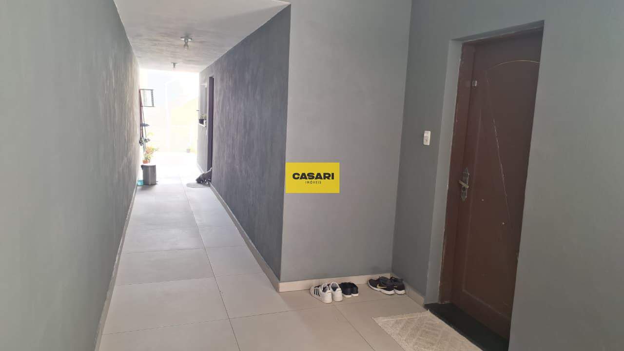 Sobrado para à venda no bairro Assunção, São Bernardo do Campo - Casari Imóveis: Corredor
