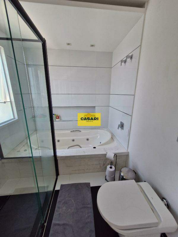 Casa Assobradada para à venda no bairro Jordanópolis, São Bernardo do Campo - Casari Imóveis: 